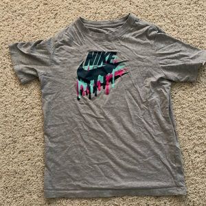 Boys youth grey nike tee paint drip